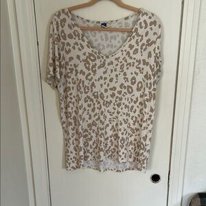 Old Navy Cream Tan Graphic Short Sleeve Blouse